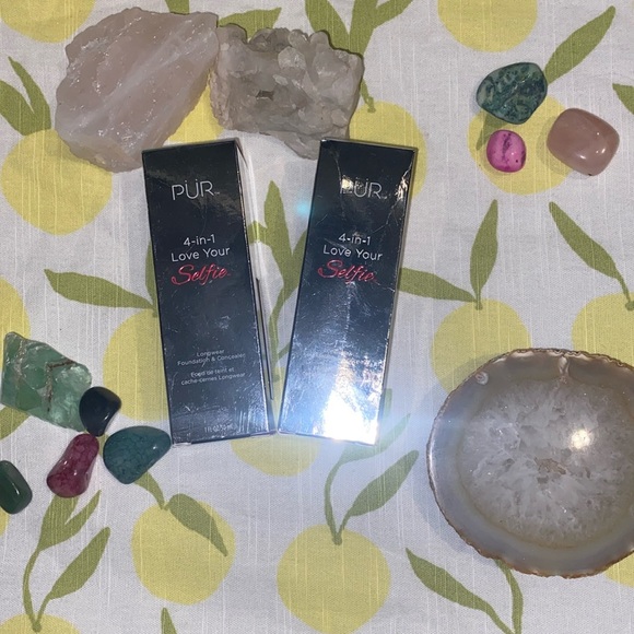 PÜR 4-In-1 Love Your Selfie Longwear Foundation & Concealer - Picture 1 of 6